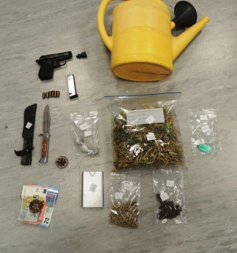 Ίλιον – Χειροπέδες σε 31χρονο που καλλιεργούσε κάνναβη στην ταράτσα του