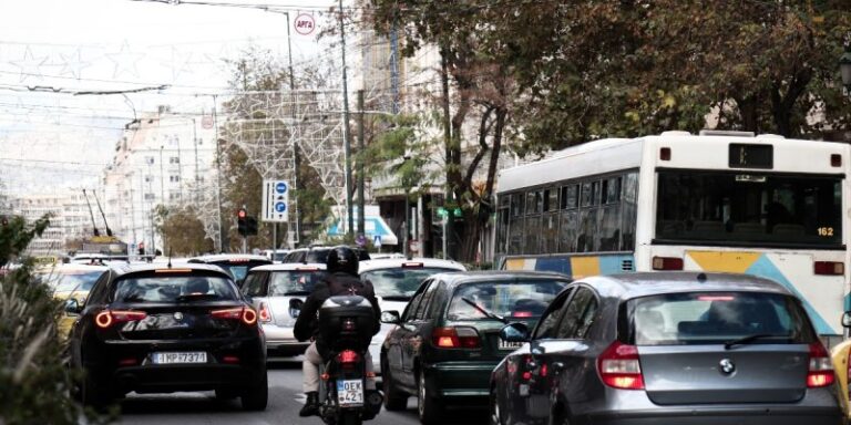 Κίνηση στους δρόμους: Μεγάλες ουρές στον Κηφισό – Ποιοι δρόμοι έχουν προβλήματα (εικόνα)