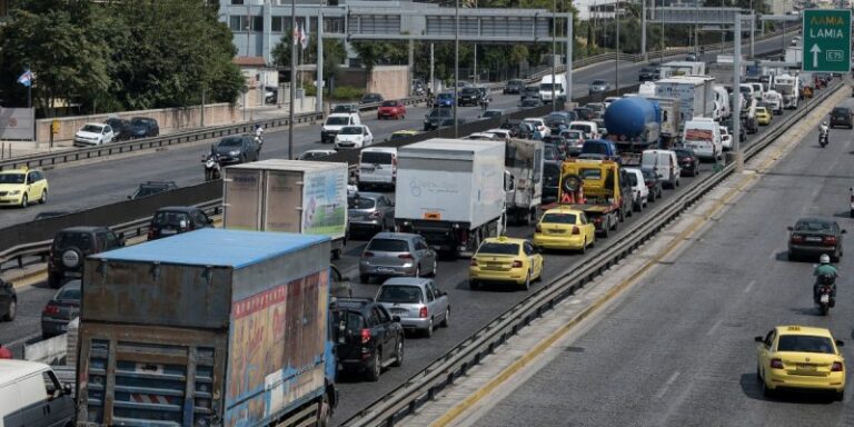 Κίνηση στους δρόμους: Ουρές και καθυστερήσεις από πολύ νωρίς στον Κηφισό – Προβλήματα και σε Αλεξάνδρας, Μεσογείων (εικόνα)