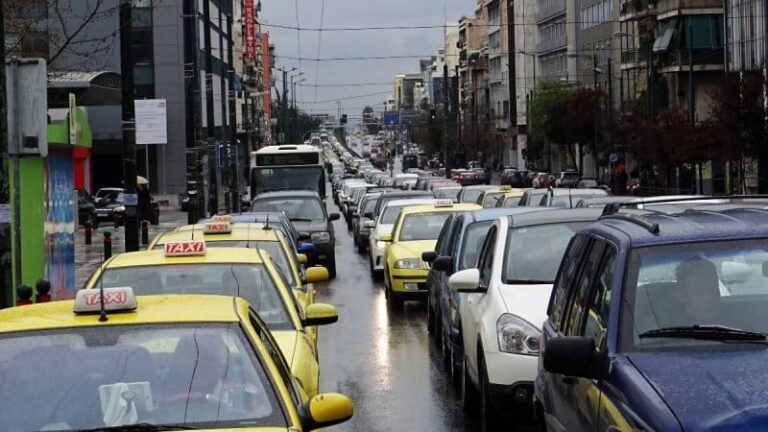 Κίνηση στους δρόμους: Μεγάλα προβλήματα στον Κηφισό – Ουρές και σε Κηφισίας, Ποσειδώνος (εικόνα)