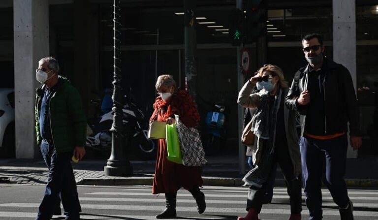 Κορονοϊός: 54 τα κρούσματα της μετάλλαξης Όμικρον στη χώρα – Τρομάζει η διάδοση στην Αττική