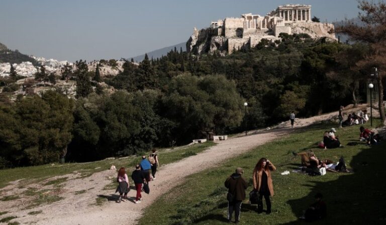 Κορονοϊός: 15.305 τα νέα κρούσματα, 77 θάνατοι και 463 διασωληνωμένοι