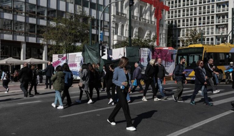 Κορονοϊός – Μόσιαλος: Τι γνωρίζουμε έως τώρα για τη «μετάλλαξη Omicron»