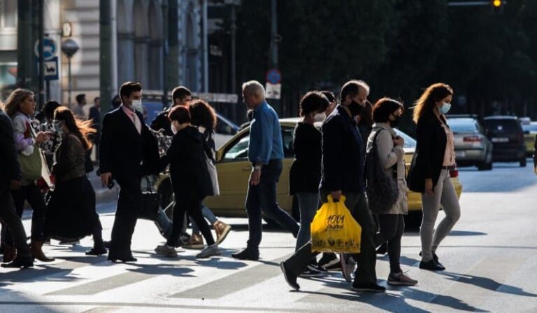 Συναγερμός στη Θεσσαλονίκη: Θετικοί στον κορονοϊό «σπάνε» την καραντίνα – Έντονη ανησυχία των υγειονομικών