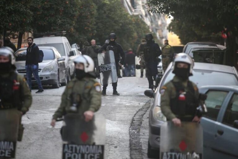 Εισαγγελική έρευνα για τις καταγγελίες περί αστυνομικής βίας στο Κουκάκι – Παρουσία εισαγγελέα η επιχείρηση