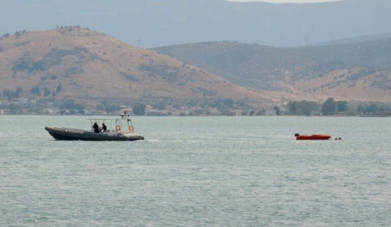 Ναυάγιο στη Φολέγανδρο: Ένας νεκρός μετανάστης – Ψάχνουν 38 ακόμη άτομα (βίντεο)