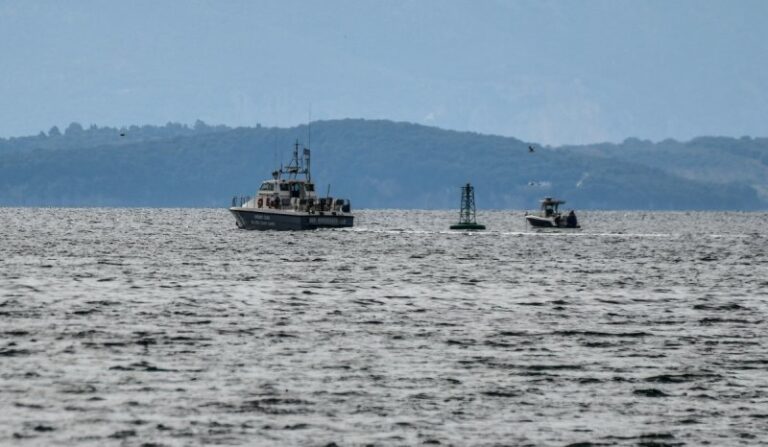 Αντικύθηρα: Εφτά νεκροί μετανάστες σε νέο ναυάγιο – Απεγκλωβίστηκαν 90 άτομα (βίντεο)