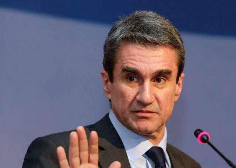 Ερώτηση Λοβέρδου στη Βουλή για τον γιατρό που ισχυρίζεται ότι «το εμβόλιο είναι νεράκι»