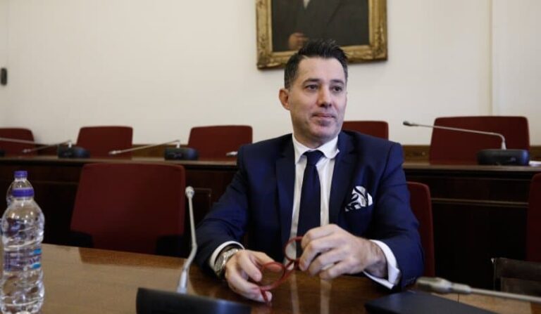 Novartis: Απαλλάχθηκε με βούλευμα ο καθηγητής Νίκος Μανιαδάκης