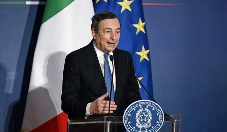 Ιταλία: Η «μπάλα» στις ομάδες ποδοσφαίρου – Τελεσίγραφο Ντράγκι για τους οπαδούς στα γήπεδα