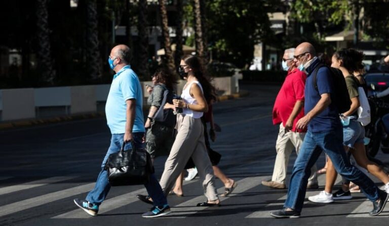 ΠΟΥ για μετάλλαξη Όμικρον: «Οι εταιρείες να επιταχύνουν την προσαρμογή του εμβολίου»