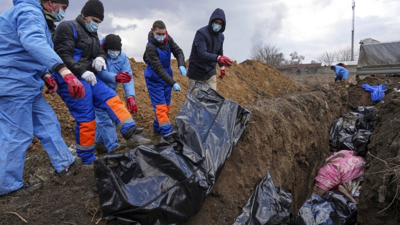 mass grave mariupol ukraine ap