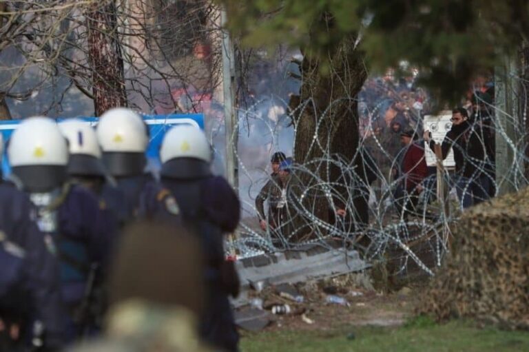 «Συναγερμός» στον Έβρο – Τούρκοι περνάνε τα σύνορα και ζητάνε άσυλο στην Ελλάδα