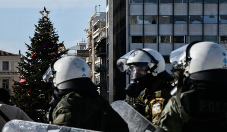 Συνελήφθησαν 3 ανήλικοι για μολότοφ στο μαθητικό συλλαλητήριο για την επέτειο Γρηγορόπουλου – Έγιναν 11 προσαγωγές