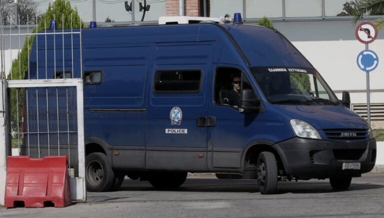 Δύο συλλήψεις για την επίθεση στα γραφεία της Χρυσής Αυγής από την Αντιτρομοκρατική