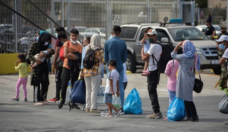 Λέσβος: Ρεπορτάζ σε διεθνή ΜΜΕ εκθέτουν τη χώρα για τη δίκη των 2 προσφύγων – «Τους αρνείται η δικαιοσύνη στην Ελλάδα»