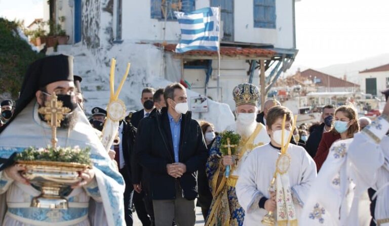 Στον Άη Στράτη βρέθηκε ο Μητσοτάκης για τα Θεοφάνεια – «Έχουμε χρέος να στηρίζουμε τα ακριτικά μας νησιά» (εικόνες & βίντεο)