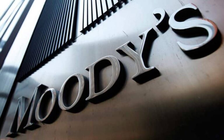 Moody’s: H άρση των capital controls θα ενισχύσει τις καταθέσεις