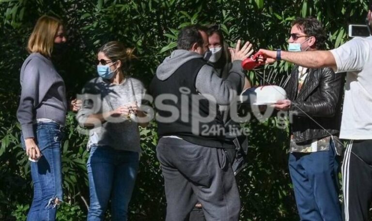 Επίθεση «Αυγής» στην Μπαλατσινού: Συμμετείχε σε υπαίθριο πάρτι, αλλά ούτε αστυνομία, ούτε πρόστιμο (εικόνες)