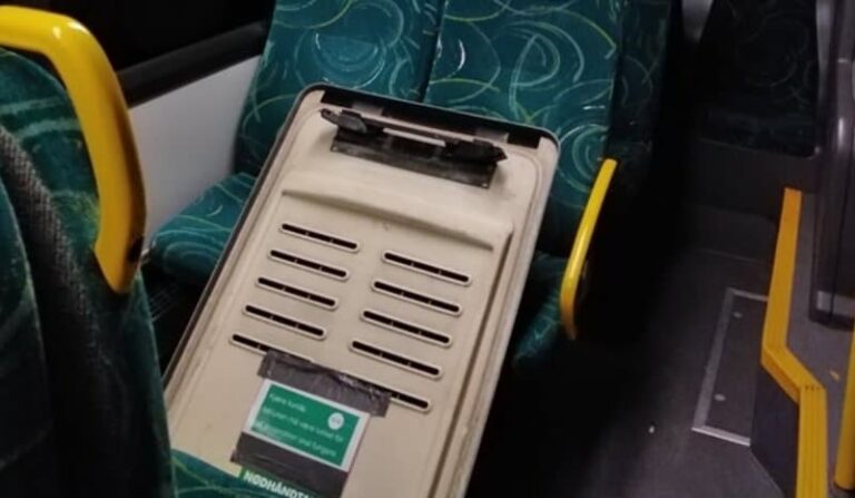 Θεσσαλονίκη: Βανδάλισαν οπαδοί λεωφορεία του ΟΑΣΘ (εικόνες)