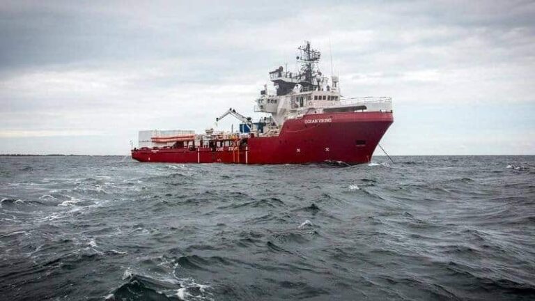 Αγωνία για τους 356 μετανάστες στο Ocean Viking – Παραμένουν στο πλοίο επί έντεκα ημέρες