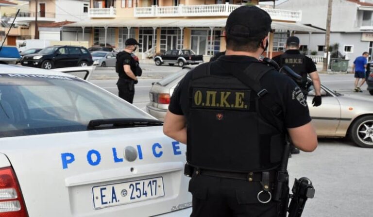 Ρομά επιτέθηκαν με πέτρες σε αστυνομικούς στο Μενίδι!