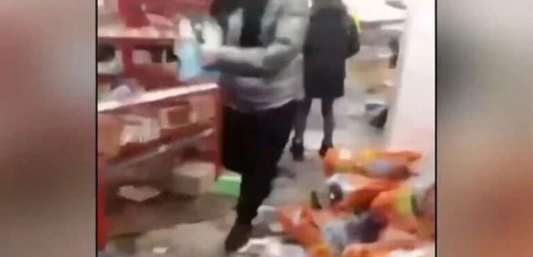 Πόλεμος στην Ουκρανία: Πανικός στη Μαριούπολη – Αδειάζουν τα ράφια των σούπερ μάρκετ (βίντεο)