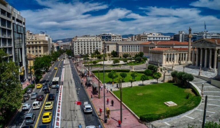 Κορονοϊός: Εκατόμβη θανάτων με 103 νεκρούς, 702 διασωληνωμένοι και 5.087 κρούσματα