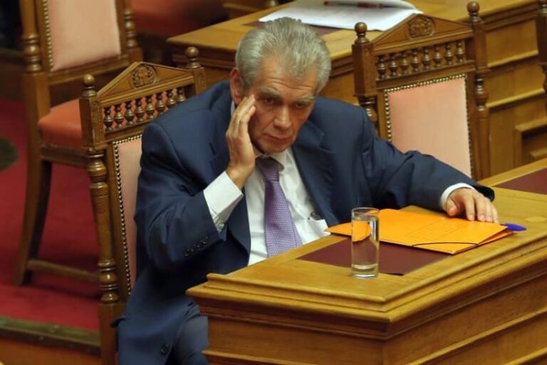 Παπαγγελόπουλος κατά Αθανασίου: Είναι ψεύτης και… βραδυφλεγής