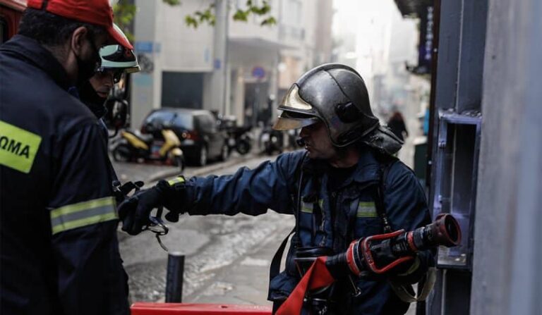 Εύβοια: Φωτιά ξέσπασε σε πολυκατοικία, επιχείρηση με πέντε πυροσβεστικά