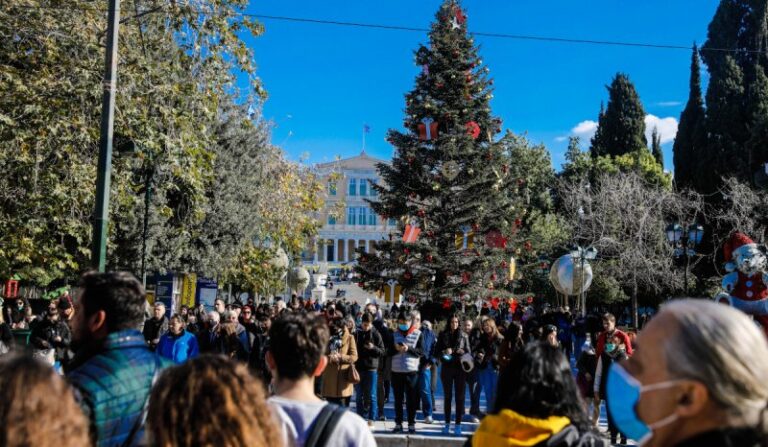 Ο Παυλάκης κρούει τον κώδωνα στους ανεμβολίαστους: «Θα τους σαρώσει η μετάλλαξη Όμικρον»