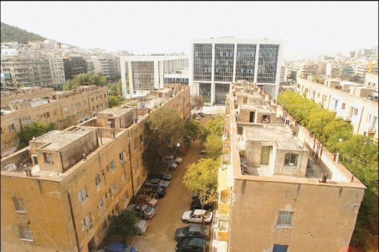 Κατεδαφίζεται επικίνδυνο κτίριο στους Αμπελοκήπους