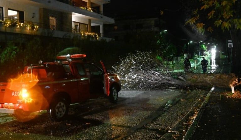 Κακοκαιρία: Πάνω από 900 κλήσεις σε 24 ώρες στην Πυροσβεστική για αντλήσεις υδάτων και μεταφορές ατόμων