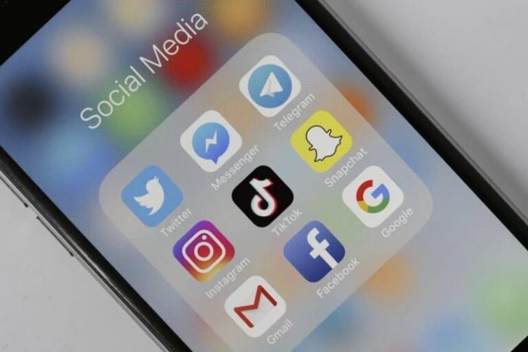 Social Media: Πόσο επηρεάζουν τον εγκέφαλο και ποιες οι επιπτώσεις τους στην ψυχολογία