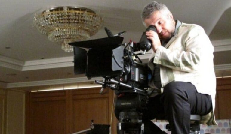 Δεν πήγε Μεξικό ο Παναγιωτόπουλος – Κάμερα τηλεοπτικού σταθμού τον «συνέλαβε» έξω από το σπίτι του στη Θεσσαλονίκη (βίντεο)