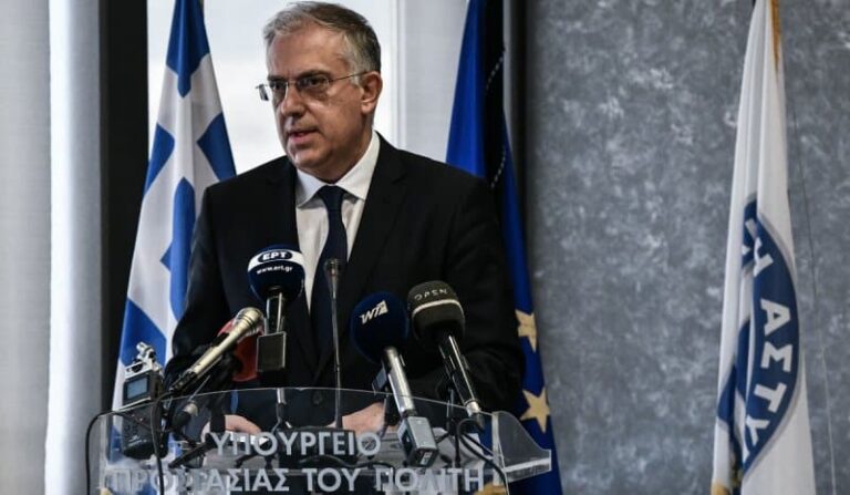 Θεοδωρικάκος: «Μπράβο στους αστυνομικούς που έσωσαν γυναίκα στη Θεσσαλονίκη από τη δολοφονική επίθεση του άντρα της»