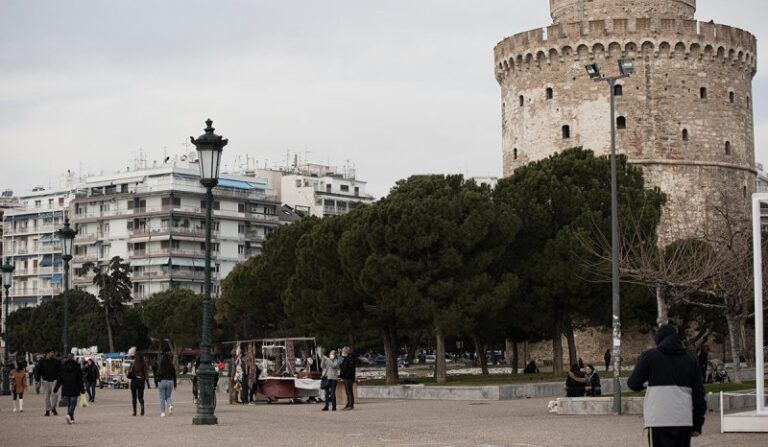 Θεσσαλονίκη: Απίστευτο, άγνωστοι τσιμέντωσαν δέντρα