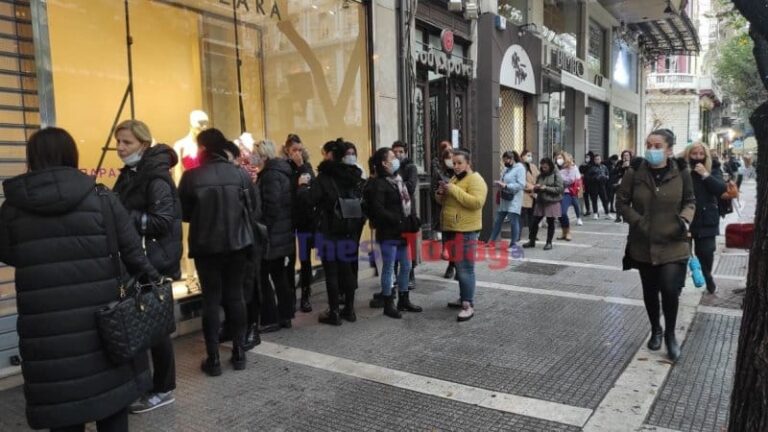 Θεσσαλονίκη: Ατελείωτες ουρές για την Black Friday πριν καν ανοίξουν τα μαγαζιά (εικόνες & βίντεο)