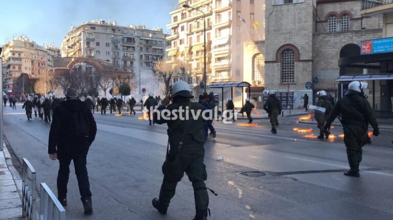 Θεσσαλονίκη: Ελεύθερη με όρους η 26χρονη για τη μολότοφ