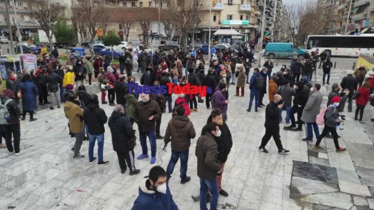 Θεσσαλονίκη: 150.000 καλλιτέχνες χωρίς επιδοτήσεις – Τι ζητούν (εικόνες & βίντεο)