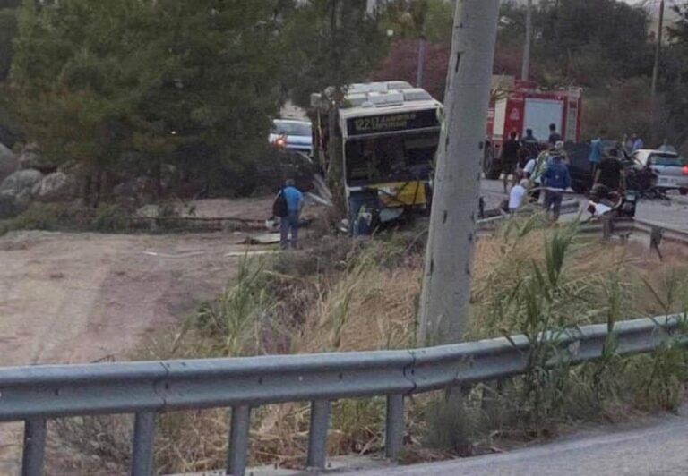 Ένας νεκρός από το τροχαίο στην Αθηνών-Σουνίου