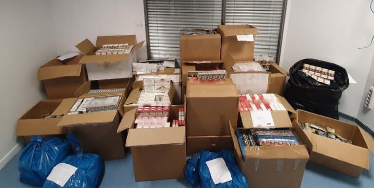 Συλλήψεις στο Κερατσίνι για λαθραία τσιγάρα – Ξεπερνούν τις 50.000 οι διαφυγόντες δασμοί