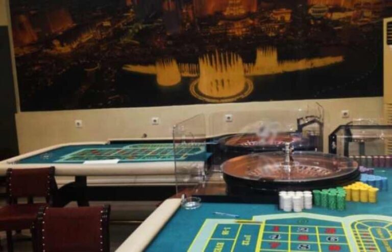 Αδιόρθωτοι! 14 συλλήψεις για τζόγο σε σπίτι στο κέντρο της Λάρισας!