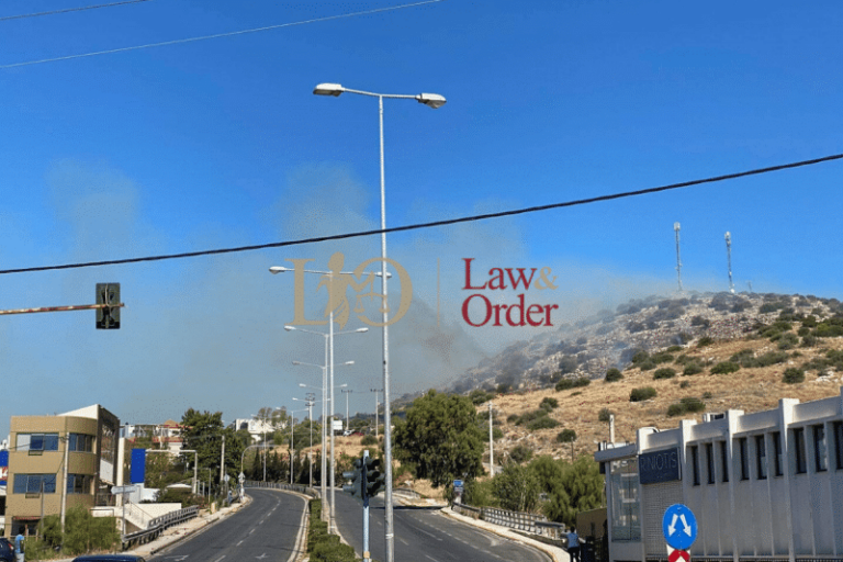 Υπό μερικό έλεγχο η πυρκαγιά στη Βάρη – Εκκενώθηκαν τα Παιδικά Χωριά SOS (Εικόνες)