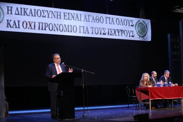 Βερβεσός για «αγωγόσημο»: Οι εμπνευστές της ρύθμισης πήραν διαζύγιο από τη κοινή λογική – Τι έγινε στη συγκέντρωση του ΔΣΑ