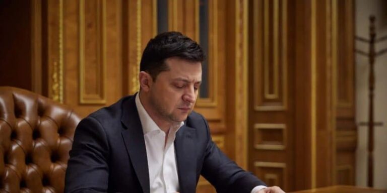 Ο Ουκρανός πρόεδρος Ζελένσκι συγκρίνει τη Ρωσία με τη «ναζιστική Γερμανία»