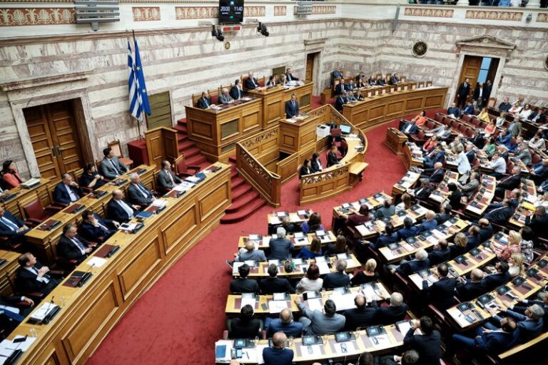 Βουλή: Το απόγευμα η ψήφιση του νομοσχεδίου για τις άδειες οδήγησης