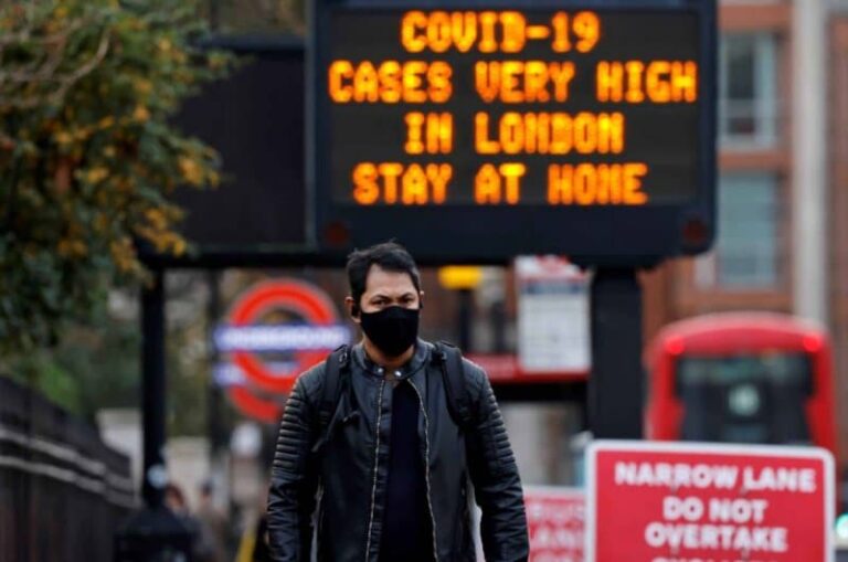 Κορονοϊός – μετάλλαξη Ομικρον: Χάος στη Νότιο Αφρική, με κάθε τρόπο φεύγουν οι ξένοι υπήκοοι