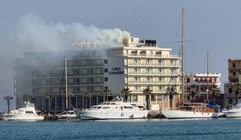 Χίος: Στις φλόγες τυλίχθηκε ξενοδοχείο (βίντεο)