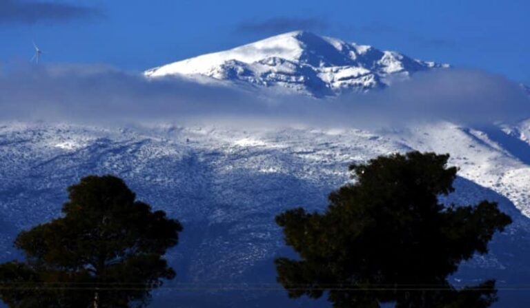 Καιρός: Βροχές και καταιγίδες την Παρασκευή – Πού θα πέσουν χιόνια